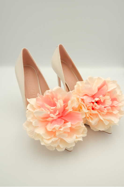 Туфли VITACCI с красивым декоративным элементом.